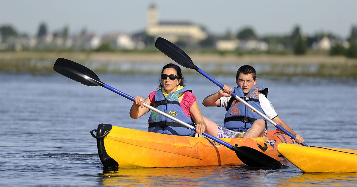 Personnes faisant du canoë sur la loire